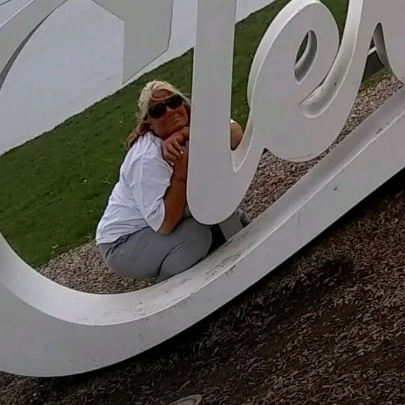 Meet your Posher, Terri - Picture 2 of 16